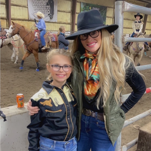 Meet your Posher, Robyn - Picture 2 of 5